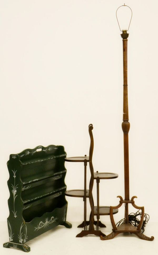 Portariviste, sec. XX, in legno laccato verde cm 70x60&nbsp;&nbsp;&nbsp;&nbsp;&nbsp;&nbsp;&nbsp;&nbsp;&nbsp;&nbsp;&nbsp;&nbsp;&nbsp;&nbsp;&nbsp;&nbsp;&nbsp;&nbsp;&nbsp;&nbsp;