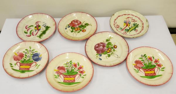 Sette piatti, sec. XX, in maiolica&nbsp;&nbsp;&nbsp;&nbsp;&nbsp;&nbsp;&nbsp;&nbsp;&nbsp;&nbsp;&nbsp;&nbsp;&nbsp;&nbsp;&nbsp;&nbsp;&nbsp;&nbsp;&nbsp;&nbsp;&nbsp;&nbsp;&nbsp;&nbsp;&nbsp;&nbsp;&nbsp;&nbsp;&nbsp;&nbsp;&nbsp;&nbsp;&nbsp;&nbsp;&nbsp;&nbsp;&nbsp;&nbsp;&nbsp;&nbsp;