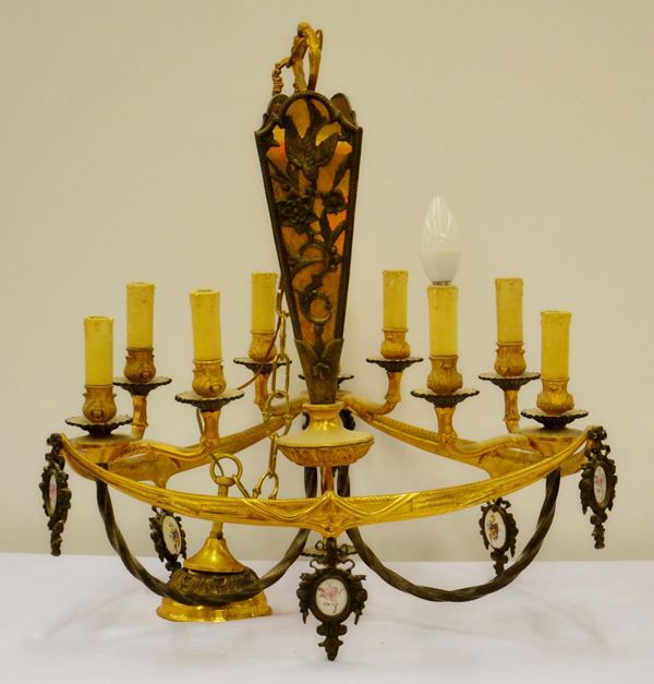 Lampadario, sec. XX, in metallo dorato&nbsp;&nbsp;&nbsp;&nbsp;&nbsp;&nbsp;&nbsp;&nbsp;&nbsp;&nbsp;&nbsp;&nbsp;&nbsp;&nbsp;&nbsp;&nbsp;&nbsp;&nbsp;&nbsp;&nbsp;&nbsp;&nbsp;&nbsp;&nbsp;&nbsp;&nbsp;&nbsp;&nbsp;&nbsp;&nbsp;&nbsp;&nbsp;&nbsp;&nbsp;&nbsp;&nbsp;