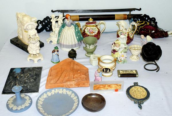 Lotto composto da ventisette oggetti , sec. XX&nbsp;&nbsp;&nbsp;&nbsp;&nbsp;&nbsp;&nbsp;&nbsp;&nbsp;&nbsp;&nbsp;&nbsp;&nbsp;&nbsp;&nbsp;&nbsp;&nbsp;&nbsp;&nbsp;&nbsp;&nbsp;&nbsp;&nbsp;&nbsp;&nbsp;&nbsp;&nbsp;&nbsp;  - Asta ASTA A TEMPO - ANTIQUARIATO E COLLEZIONISMO - Poggio Bracciolini Casa d'Aste
