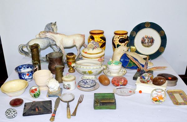 Lotto composto da trentasette oggetti, sec. XIX/XX&nbsp;&nbsp;&nbsp;&nbsp;&nbsp;&nbsp;&nbsp;&nbsp;&nbsp;&nbsp;&nbsp;&nbsp;&nbsp;&nbsp;&nbsp;&nbsp;&nbsp;&nbsp;&nbsp;&nbsp;&nbsp;&nbsp;&nbsp;&nbsp;  - Asta ASTA A TEMPO - ANTIQUARIATO E COLLEZIONISMO - Poggio Bracciolini Casa d'Aste