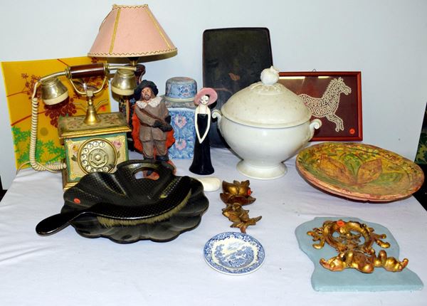 Lotto composto da quattordici oggetti, sec.XIX/XX&nbsp;&nbsp;&nbsp;&nbsp;&nbsp;&nbsp;&nbsp;&nbsp;&nbsp;&nbsp;&nbsp;&nbsp;&nbsp;&nbsp;&nbsp;&nbsp;&nbsp;&nbsp;&nbsp;&nbsp;&nbsp;&nbsp;&nbsp;&nbsp;&nbsp;  - Asta ASTA A TEMPO - ANTIQUARIATO E COLLEZIONISMO - Poggio Bracciolini Casa d'Aste