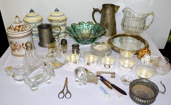 Lotto composto da trentadue oggetti , sec. XX&nbsp;&nbsp;&nbsp;&nbsp;&nbsp;&nbsp;&nbsp;&nbsp;&nbsp;&nbsp;&nbsp;&nbsp;&nbsp;&nbsp;&nbsp;&nbsp;&nbsp;&nbsp;&nbsp;&nbsp;&nbsp;&nbsp;&nbsp;&nbsp;&nbsp;&nbsp;&nbsp;&nbsp;&nbsp;  - Asta ASTA A TEMPO - ANTIQUARIATO E COLLEZIONISMO - Poggio Bracciolini Casa d'Aste