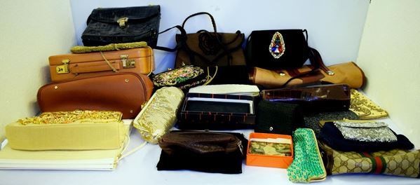 Lotto composto da ventisei borse, pochette e&nbsp;&nbsp;&nbsp;&nbsp;&nbsp;&nbsp;&nbsp;&nbsp;&nbsp;&nbsp;&nbsp;&nbsp;&nbsp;&nbsp;&nbsp;&nbsp;&nbsp;&nbsp;&nbsp;&nbsp;&nbsp;&nbsp;&nbsp;&nbsp;&nbsp;&nbsp;&nbsp;&nbsp;&nbsp;&nbsp;