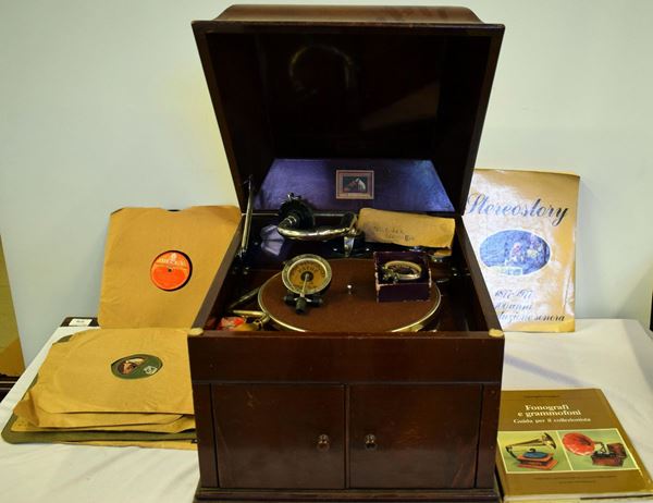 Grammofono , inizi sec. XX , La voce del padrone&nbsp;&nbsp;&nbsp;&nbsp;&nbsp;&nbsp;&nbsp;&nbsp;&nbsp;&nbsp;&nbsp;&nbsp;&nbsp;&nbsp;&nbsp;&nbsp;&nbsp;&nbsp;&nbsp;&nbsp;&nbsp;&nbsp;&nbsp;&nbsp;&nbsp;&nbsp;  - Asta ASTA A TEMPO - ANTIQUARIATO E COLLEZIONISMO - Poggio Bracciolini Casa d'Aste