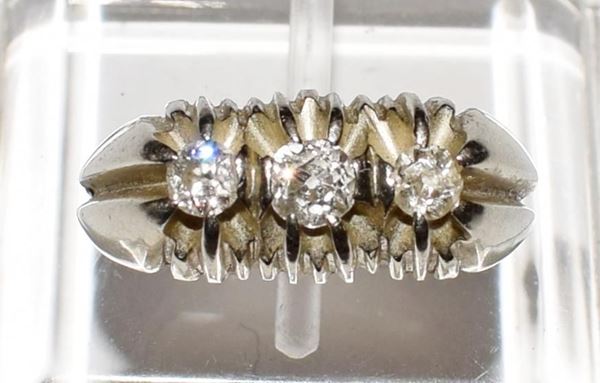 ANELLO IN ORO BIANCO E DIAMANTI