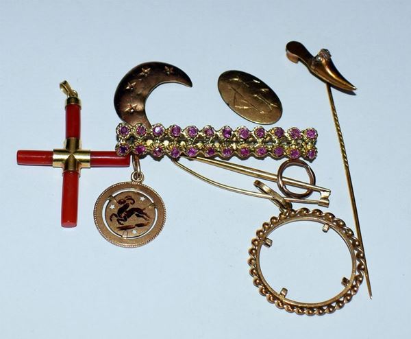 LOTTO COMPOSTO DA , PORTAFOTO, DUE SPILLE, DUE  - Asta GIOIELLI, ARREDI D'ANTIQUARIATO, DIPINTI E SCULTURE - Poggio Bracciolini Casa d'Aste