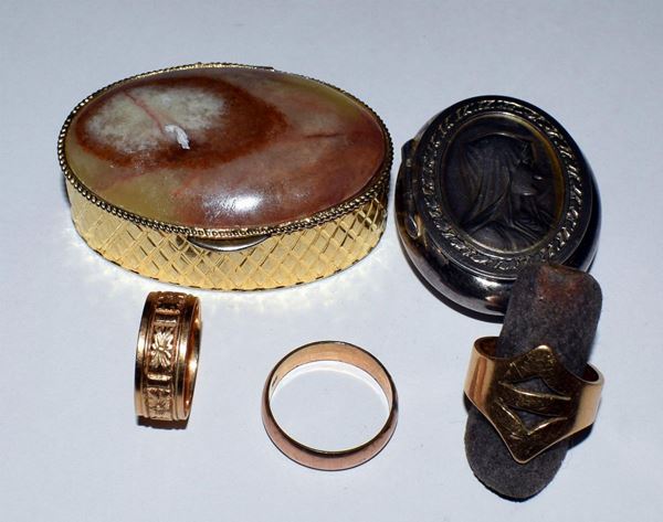DUE ANELLI , IN ORO GIALLO  - Asta GIOIELLI, ARREDI D'ANTIQUARIATO, DIPINTI E SCULTURE - Poggio Bracciolini Casa d'Aste