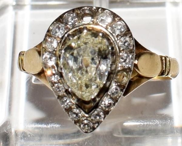 ANELLO, IN ORO GIALLO, ORO BIANCO E DIAMANTI