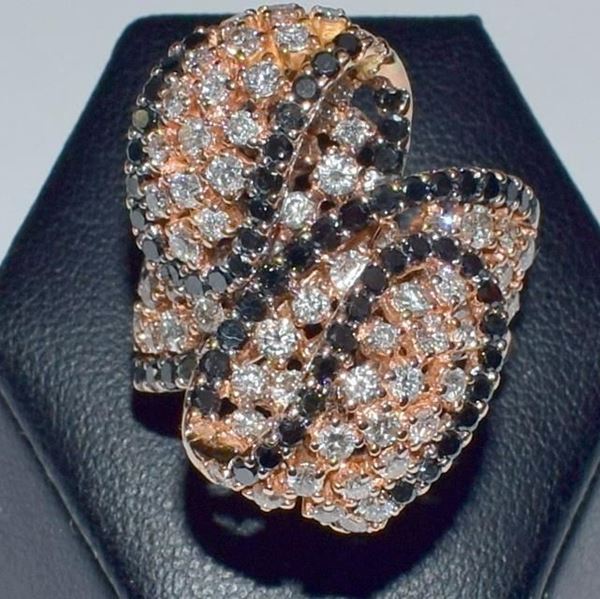 ANELLO IN ORO GIALLO E DIAMANTI