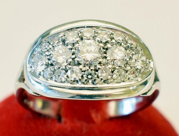 ANELLO IN ORO BIANCO E DIAMANTI                                           