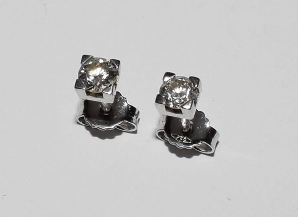 PAIO DI ORECCHINI PUNTO LUCE, IN ORO BIANCO E                               - Asta GIOIELLI, ARREDI D'ANTIQUARIATO, DIPINTI E SCULTURE - Poggio Bracciolini Casa d'Aste