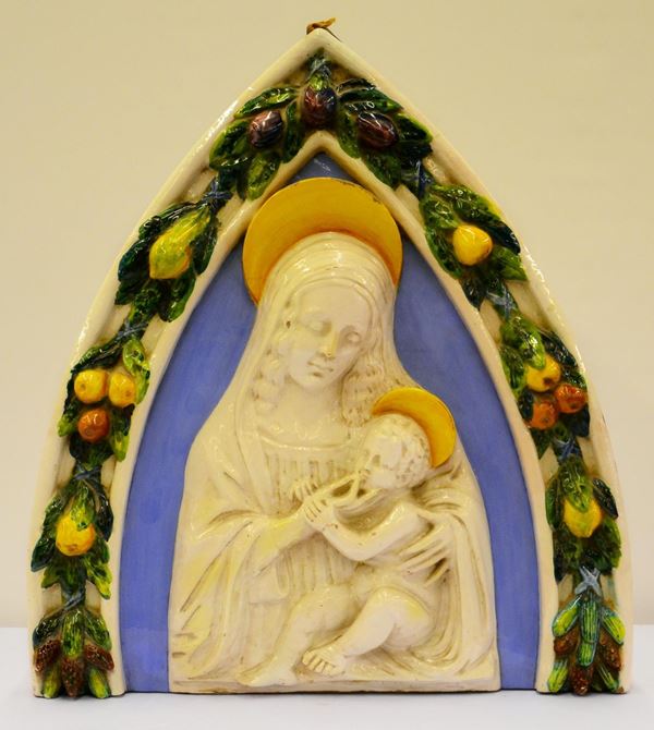 Altorilievo, sec. XX, in ceramica policroma,