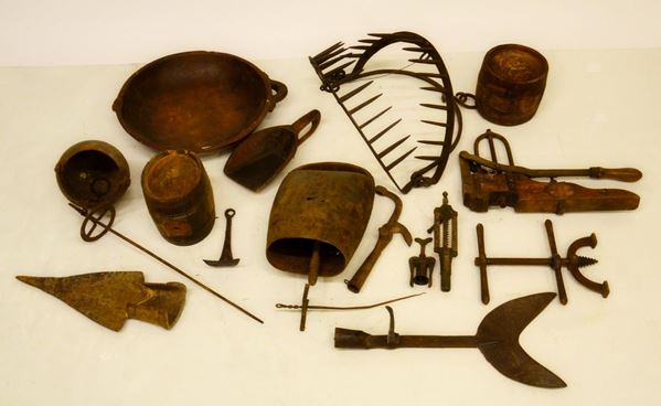 Quindici attrezzi da contadino, sec. XIX,  - Asta GIOIELLI, ARREDI D'ANTIQUARIATO, DIPINTI E SCULTURE - Poggio Bracciolini Casa d'Aste