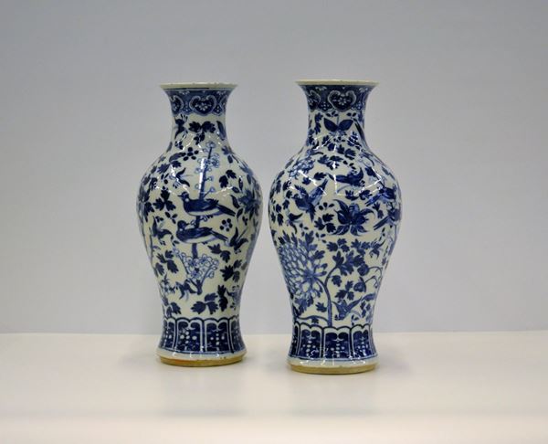 Coppia di vasi, sec XIX, manifattura Delft,