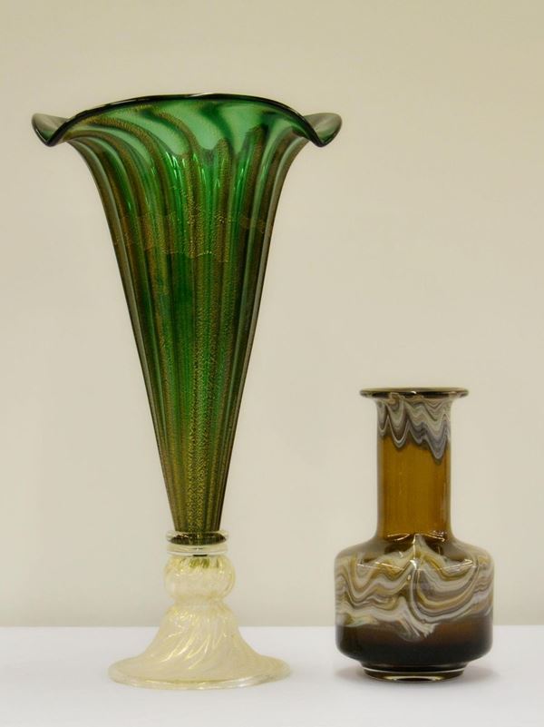 Due vasi portafiori, sec. XX,  - Asta GIOIELLI, ARREDI D'ANTIQUARIATO, DIPINTI E SCULTURE - Poggio Bracciolini Casa d'Aste