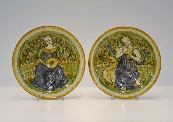 Due piatti, inizi sec. XX,&nbsp;  - Asta GIOIELLI, ARREDI D'ANTIQUARIATO, DIPINTI E SCULTURE - Poggio Bracciolini Casa d'Aste