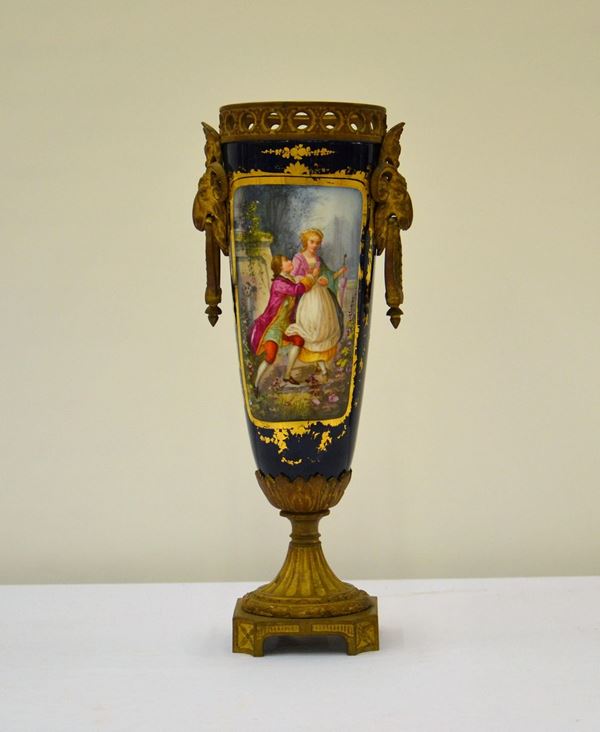 Vaso, Francia, fine sec. XIX, in vetro decorato