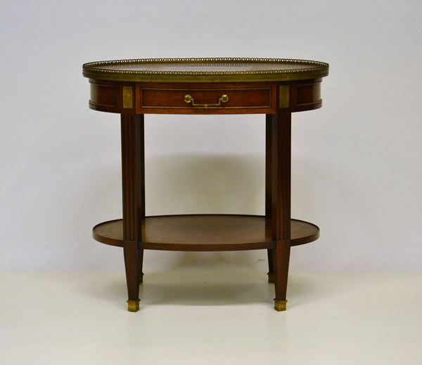Tavolino, Francia, sec XX,  - Asta GIOIELLI, ARREDI D'ANTIQUARIATO, DIPINTI E SCULTURE - Poggio Bracciolini Casa d'Aste