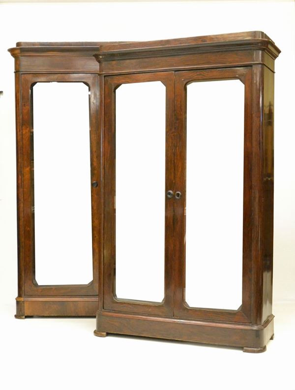Due vetrine, sec. XIX, in piuma di mogano,  - Asta GIOIELLI, ARREDI D'ANTIQUARIATO, DIPINTI E SCULTURE - Poggio Bracciolini Casa d'Aste