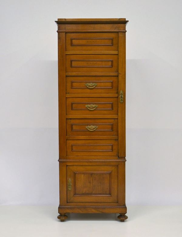 Cassettiera, sec. XX, in noce,  - Asta GIOIELLI, ARREDI D'ANTIQUARIATO, DIPINTI E SCULTURE - Poggio Bracciolini Casa d'Aste
