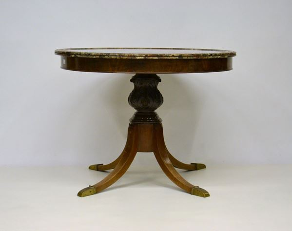 Tavolo, sec XIX, in noce,  - Asta GIOIELLI, ARREDI D'ANTIQUARIATO, DIPINTI E SCULTURE - Poggio Bracciolini Casa d'Aste