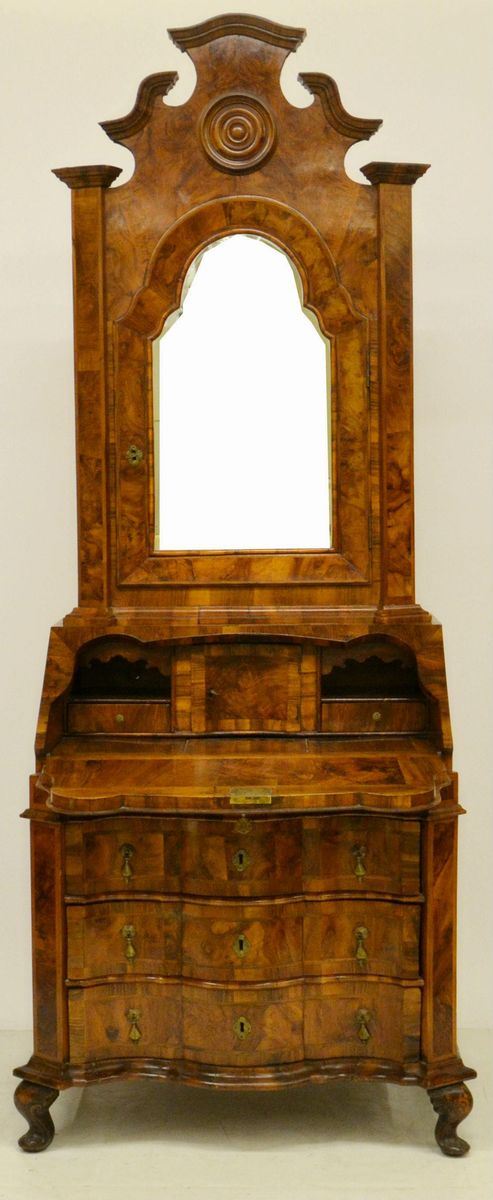 Trumeau, sec. XVIII, lastronato in radica di noce,  - Asta GIOIELLI, ARREDI D'ANTIQUARIATO, DIPINTI E SCULTURE - Poggio Bracciolini Casa d'Aste