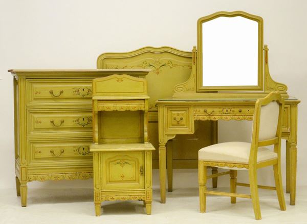 Camera, sec. XX, composta da cassettone,  - Asta GIOIELLI, ARREDI D'ANTIQUARIATO, DIPINTI E SCULTURE - Poggio Bracciolini Casa d'Aste
