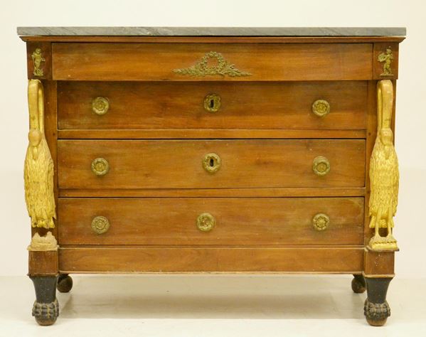Cassettone, Impero, in noce, quattro cassetti centrati  - Asta GIOIELLI, ARREDI D'ANTIQUARIATO, DIPINTI E SCULTURE - Poggio Bracciolini Casa d'Aste