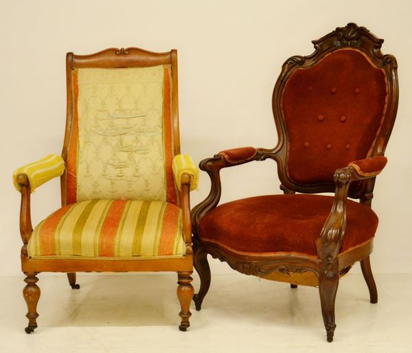 Due poltrone, iniz sec. XX, in mogano intagliato  - Asta GIOIELLI, ARREDI D'ANTIQUARIATO, DIPINTI E SCULTURE - Poggio Bracciolini Casa d'Aste