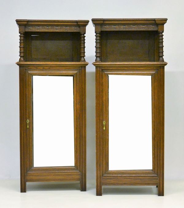  Coppia di vetrine, inizi sec. XX  - Asta GIOIELLI, ARREDI D'ANTIQUARIATO, DIPINTI E SCULTURE - Poggio Bracciolini Casa d'Aste