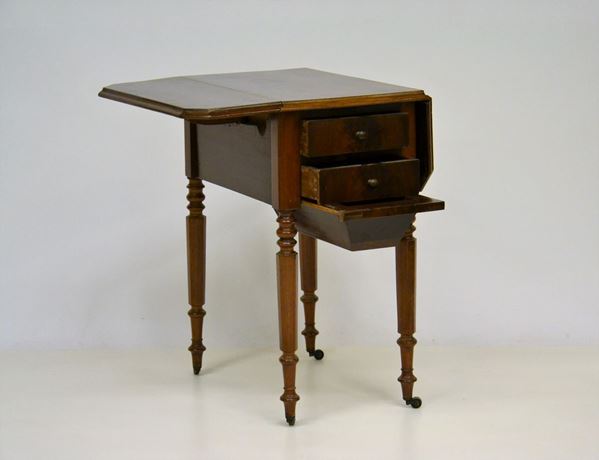 Tavolino da lavoro, sec XIX,  - Asta GIOIELLI, ARREDI D'ANTIQUARIATO, DIPINTI E SCULTURE - Poggio Bracciolini Casa d'Aste