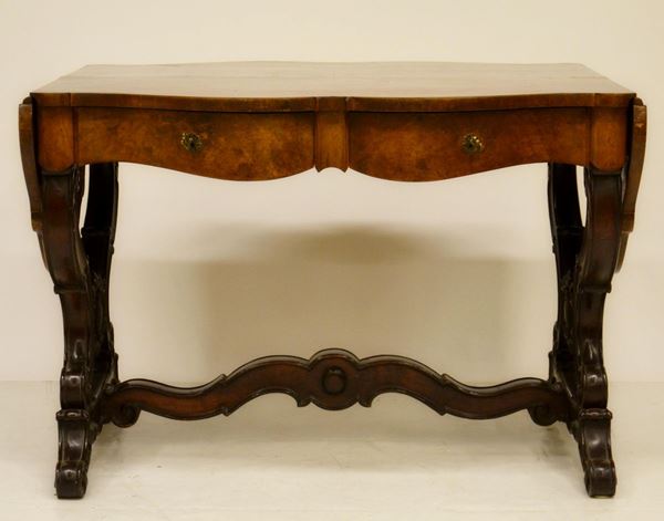 Tavolino scrittoio, sec. XIX, da centro in noce,  - Asta GIOIELLI, ARREDI D'ANTIQUARIATO, DIPINTI E SCULTURE - Poggio Bracciolini Casa d'Aste