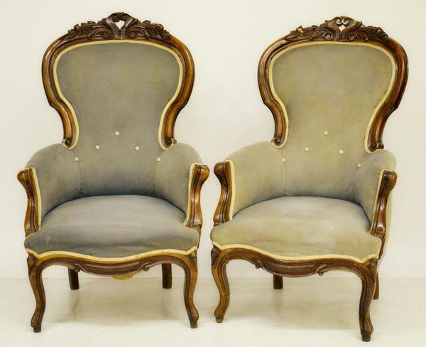 Coppia di poltrone, sec. XIX, in noce intagliato,  - Asta GIOIELLI, ARREDI D'ANTIQUARIATO, DIPINTI E SCULTURE - Poggio Bracciolini Casa d'Aste