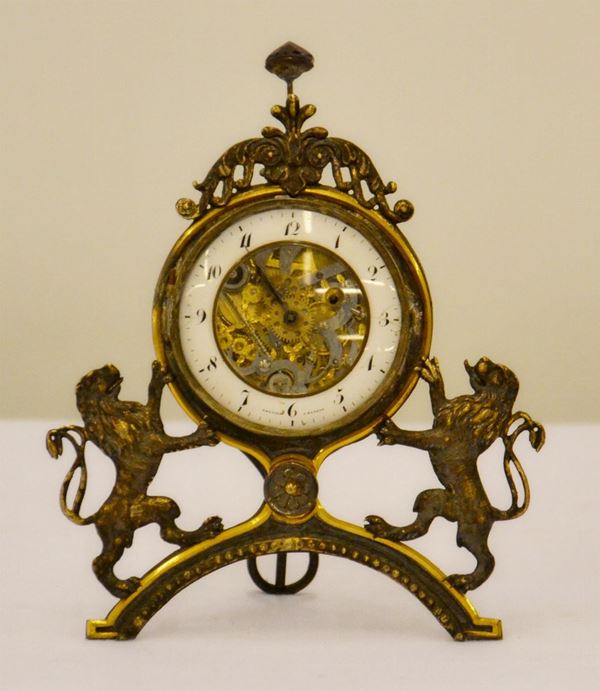 Piccolo orologio da tavolo, sec. XX, in metallo,