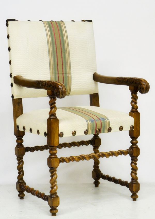Poltrona, in stile 600, in noce,