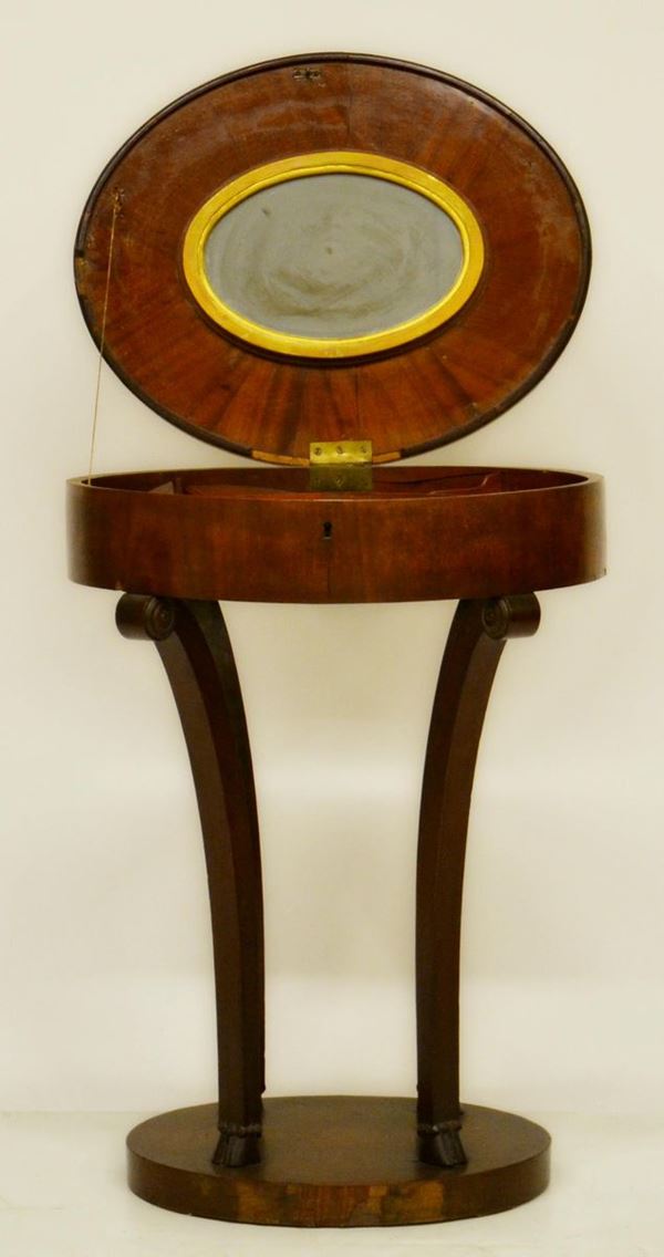 Tavolino da lavoro, sec. XIX, in noce,  - Asta GIOIELLI, ARREDI D'ANTIQUARIATO, DIPINTI E SCULTURE - Poggio Bracciolini Casa d'Aste