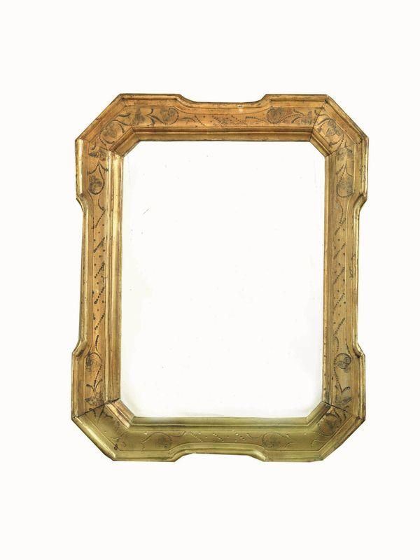 Specchiera, sec. XIX, entro cornice in legno laccato e