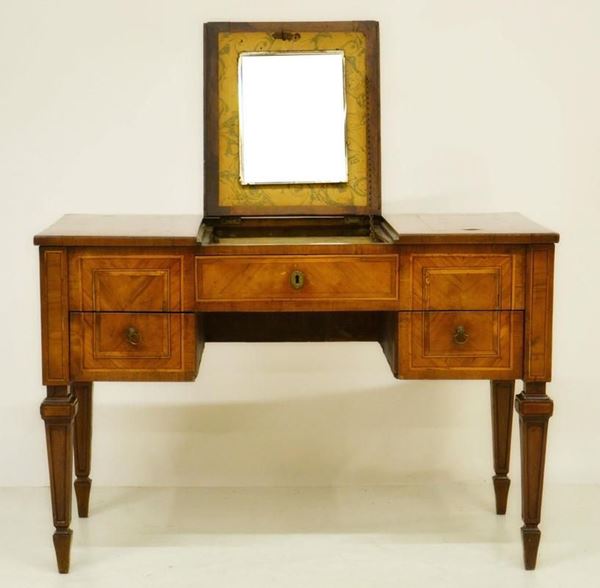 Toilette, sec. XIX, in noce filettato,