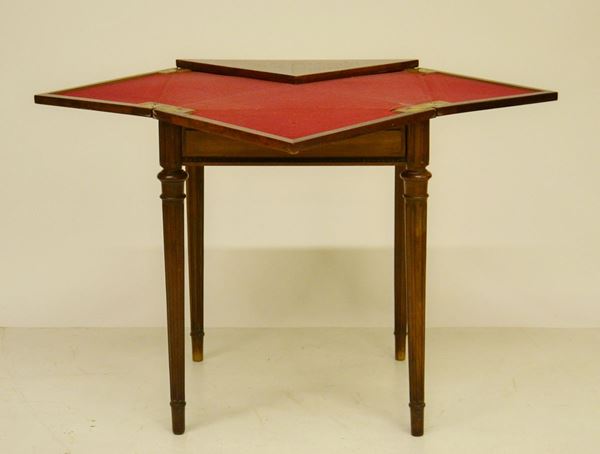 Tavolo da gioco, sec. XIX, in noce,