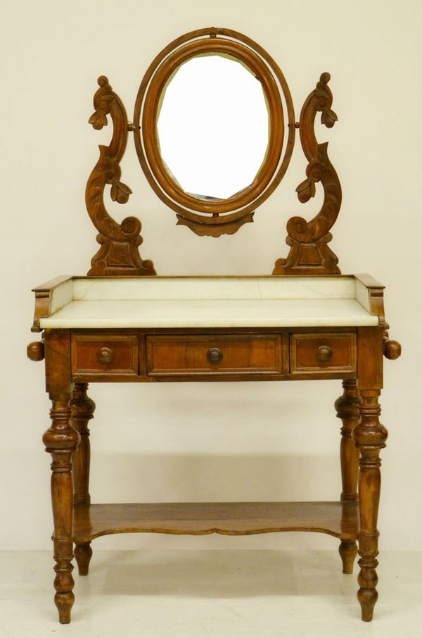 Toilette, fine sec. XIX, in noce, tre cassetti,