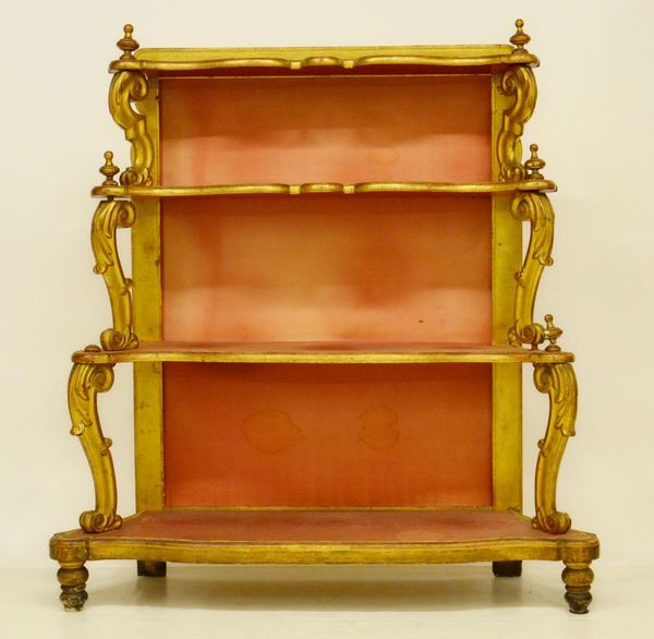 Etagere, sec. XIX, in legno dorato,
