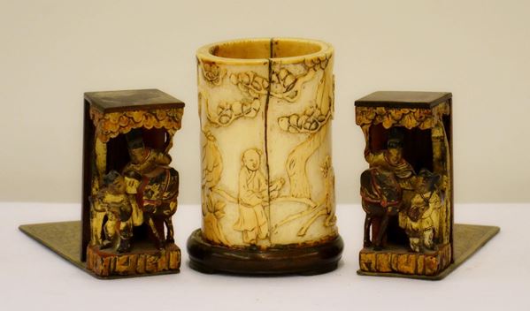 Due reggilibri, arte orientale, sec. XX,  - Asta GIOIELLI, ARREDI D'ANTIQUARIATO, DIPINTI E SCULTURE - Poggio Bracciolini Casa d'Aste