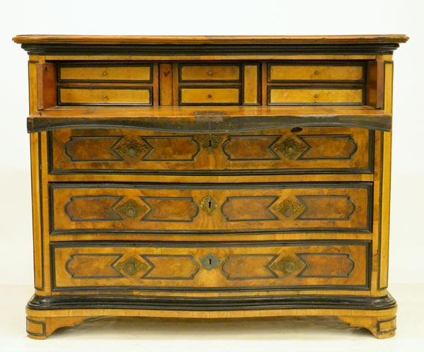 Cassettone, Italia settentrionale, sec. XVII,  - Asta GIOIELLI, ARREDI D'ANTIQUARIATO, DIPINTI E SCULTURE - Poggio Bracciolini Casa d'Aste