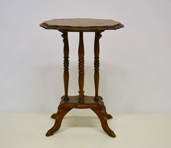 Tavolino da centro, inizi sec. XX,  - Asta GIOIELLI, ARREDI D'ANTIQUARIATO, DIPINTI E SCULTURE - Poggio Bracciolini Casa d'Aste