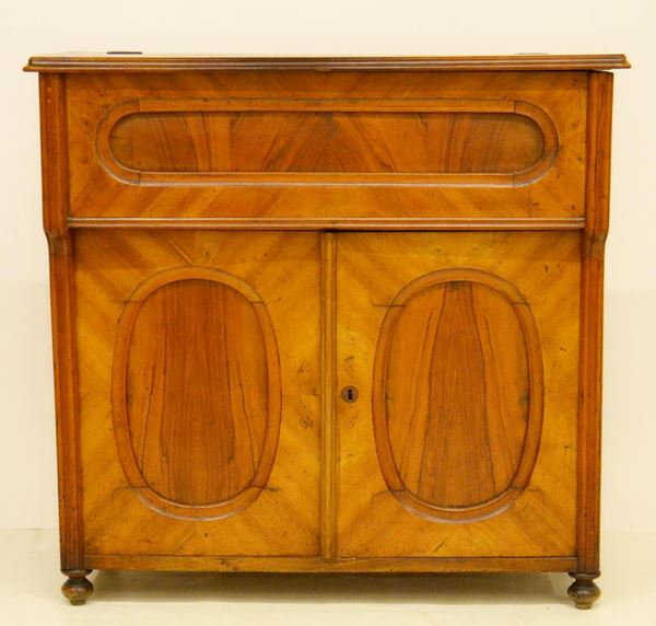 Credenza, inizi sec. XX, lastronata in radica,