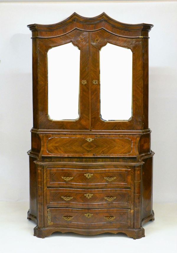 Trumeau, sec. XVIII, lastronato in radica filettata,  - Asta GIOIELLI, ARREDI D'ANTIQUARIATO, DIPINTI E SCULTURE - Poggio Bracciolini Casa d'Aste