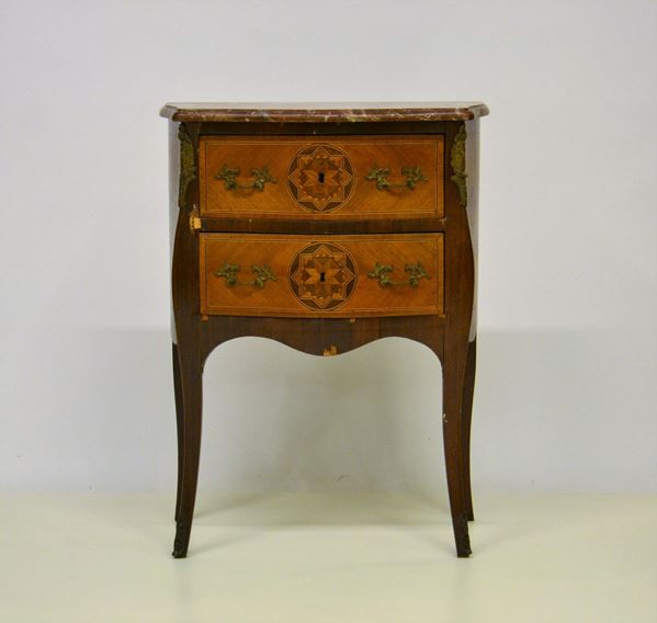 Comodino, inizi sec. XX,  - Asta GIOIELLI, ARREDI D'ANTIQUARIATO, DIPINTI E SCULTURE - Poggio Bracciolini Casa d'Aste