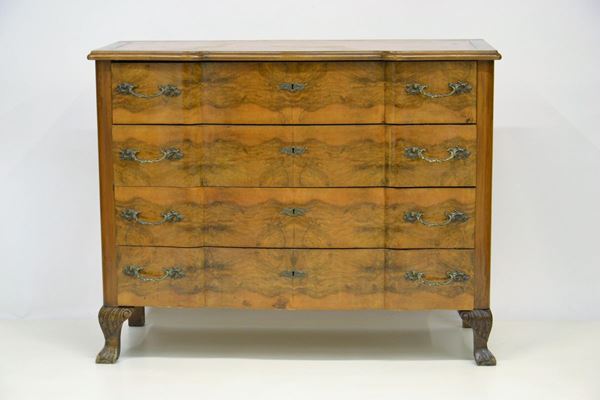 Cassettone, sec. XX, lastronato in radica,  - Asta GIOIELLI, ARREDI D'ANTIQUARIATO, DIPINTI E SCULTURE - Poggio Bracciolini Casa d'Aste