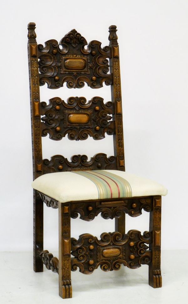 Sedia, in stile XVII, in legno scolpito,